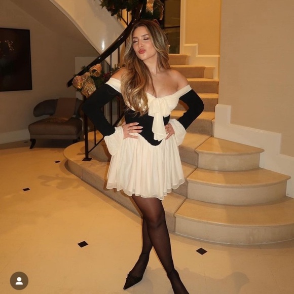 HOUSE OF CB 'Alana' Black & Cream Off Shoulder Dress NWOT size M - Picture 2 of 13